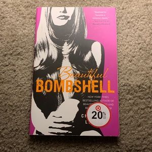 💜 Christina Lauren’s “Beautiful Bombshell” book ‼️
